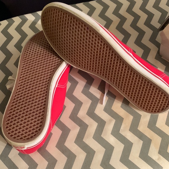 Vans red tennis shoes - Picture 3 of 5